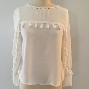☀️4/$20 Divided White Top Blouse size 2 EUC
